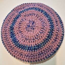 Pakamera Unikatowy beret w typie toczka.