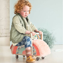 Drewniany jeździk 2 w 1 z miękkim siedziskiem