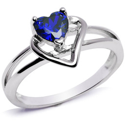 Srebrny Pierścionek Ozdobiony Szafirowym Sercem