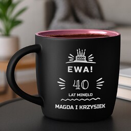 Kubek ceramiczny czarny środek różowy z grawerem