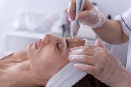 Mezoterapia mikroigłowa Dermapen piękno skóry w Klinice Skinlab