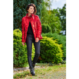 Czerwona Połyskująca Pikowana Kurtka z Wysokim Kołnierzem