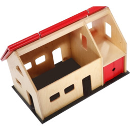 Drewniana stajnia dla koni z uchylnymi drzwiami