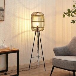Lampa stojąca Canyana Lindby, jasne drewno, salon /
