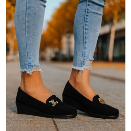 Czarne zamszowe czółenka na koturnie