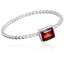 ankabizuteria.pl Subtelny pierścionek srebrny z naturalnym granatem