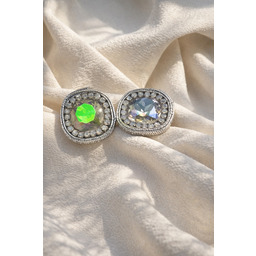 Pakamera Kolczyki z opalizującym kryształem sztyfty sutasz