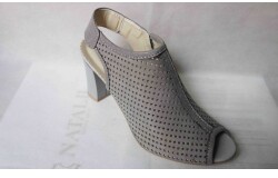 Skórzane sandałki FASHION ażur popiel 37