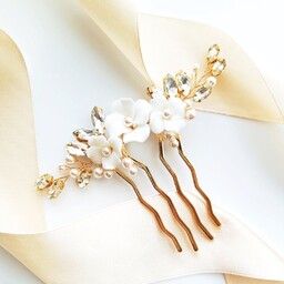 Pozłacany grzebyk z kwiatami z glinki perełkami cyrkoniami