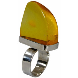 Pierścionek z miodowym bursztynem