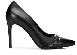 Szpilki ze skóry klasyczne z ozdobnym łańcuszkiem czarne