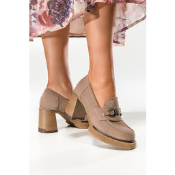 Beżowe mokasyny skórzane damskie na szerokim klocku ze