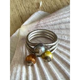 Pakamera Srebrny pierścionek z kolorowymi perłami - VINTAGE