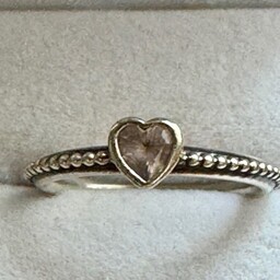 Pakamera Srebrny pierścionek z serduszkiem z ametystu -