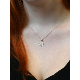 Wisiorek srebrny z Śnieżynką małą białą