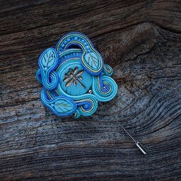 Pakamera Turkusowa broszka ze złotą ważką