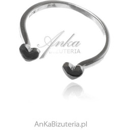 ankabizuteria.pl Pierścionek srebrny rodowany z serduszkami