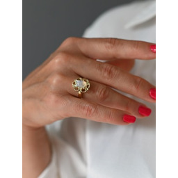 Retro pierścionek pozłacany z kamieniem księżycowym - Venus