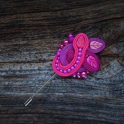 Pakamera Różowa broszka sutasz