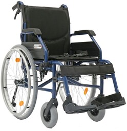 Aluminiowy wózek inwalidzki z bogatym wyposażeniem - lekka