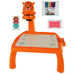 Stolik z projektorem do nauki rysowania