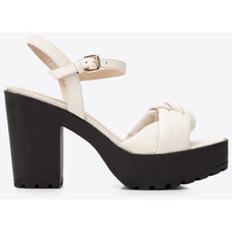 Sandały skórzane z miękkim paskiem na platformie kremowe