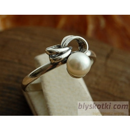 SILVES - srebrny pierścionek z perłami