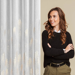 Firana bożonarodzeniowa biała z błyszczącym nadrukiem choinek FKOF-07