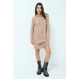 Błyszcząca sukienka z kapturem - camelowy M/L