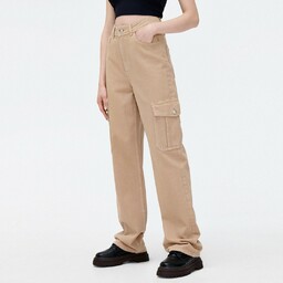 Cropp - Beżowe jeansy straight z kieszeniami cargo
