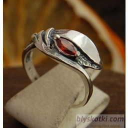 PAULA - srebrny pierścionek z granatem