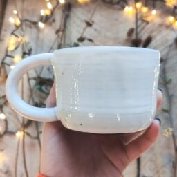 Ceramiczny kubek z uszkiem POTPOTSTUDIO - Carbon biały