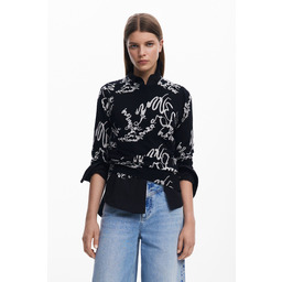 Cienki sweter z napisami