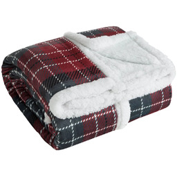 Koc bożonarodzeniowy z barankiem w czerwono-zieloną kratę K189-01