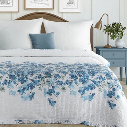 Narzuta pikowana biała w niebieskie kwiaty NPF-01