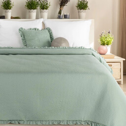 Narzuta pikowana zielona z ozdobną falbanką NPG-01