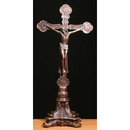 Stojący Krzyż postacią Jezusa