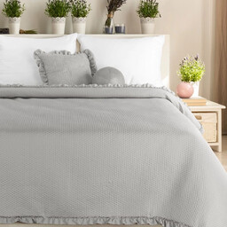 Narzuta pikowana srebrna z ozdobną falbanką NPG-06