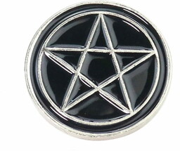 Metalowa przypinka, pentagram