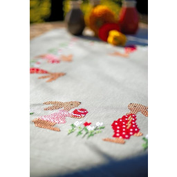 Zestaw obrusów wielkanocnych w ogrodzie tulipanów