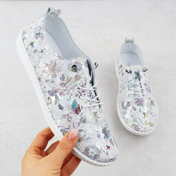 Skórzane półbuty damskie w kwiaty białe T.Sokolski 2023