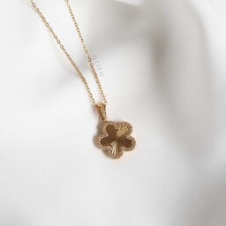 Naszyjnik złoty kwiatuszek cyrkonie mieniąca się ze stali