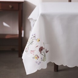 Obrus Haftowany Lapique 145x220 cm z motywem jajka