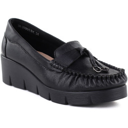 Skórzane półbuty mokasyny na koturnie czarne Vinceza 39990