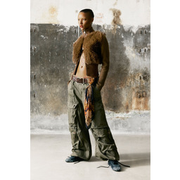 Czekoladowy sweter z dzianiny