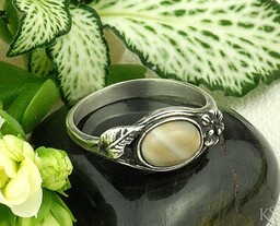 Srebrny pierścionek z kamieniem krzemień pasiasty 925 wz,