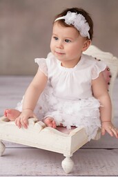 Biała elegancka sukienka niemowlęca do chrztu- Emili