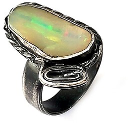 Opal w regulowanym pierścieniu