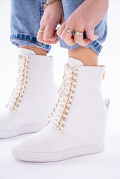 Białe sneakersy damskie na koturnie z złotymi wstawkami