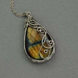 Pakamera Wisiorek z labradorytem wire wrapping labradoryt